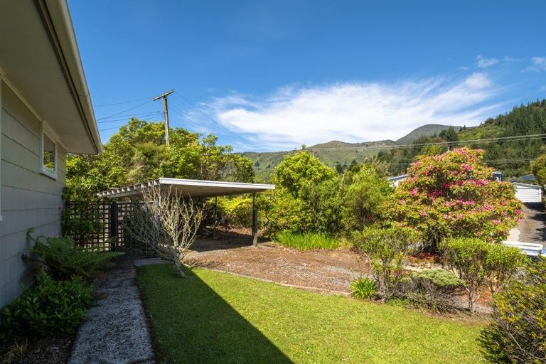 Photo of property in 169 Waikawa Road, Picton, 7220
