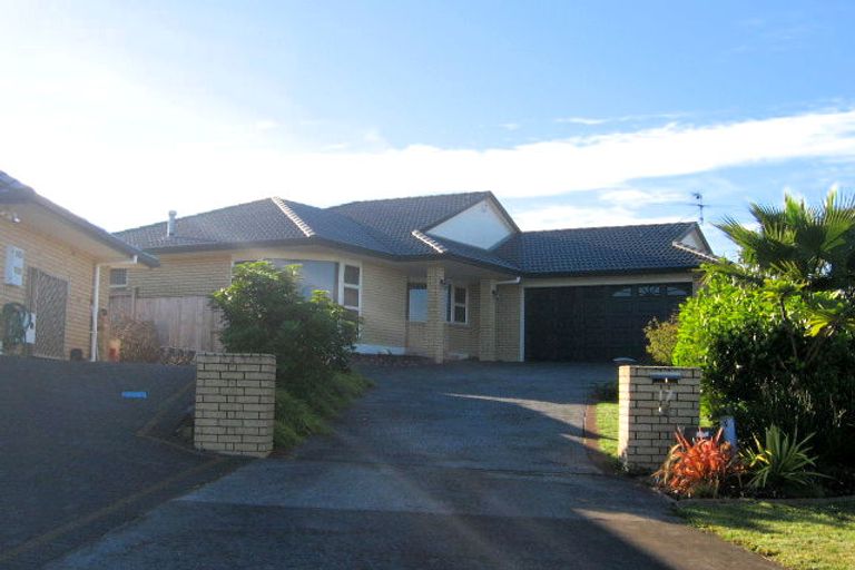 Photo of property in 17 Nad Place, East Tamaki Heights, Auckland, 2016