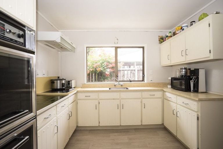 Photo of property in 5 Holyoake Place, Chatswood, Auckland, 0626