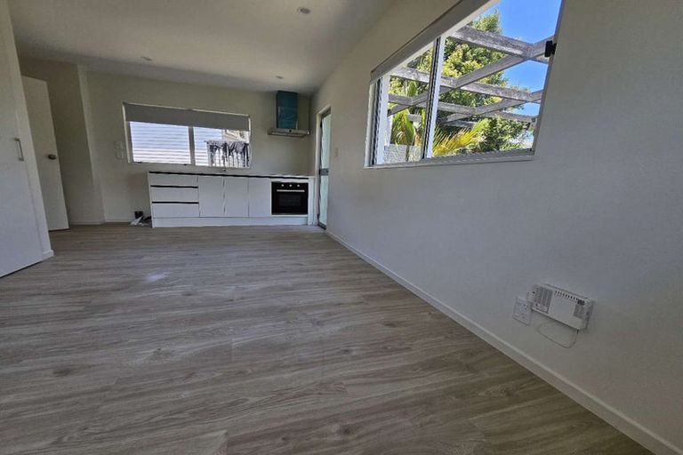 Photo of property in 69a Farquhar Road, Glendene, Auckland, 0602