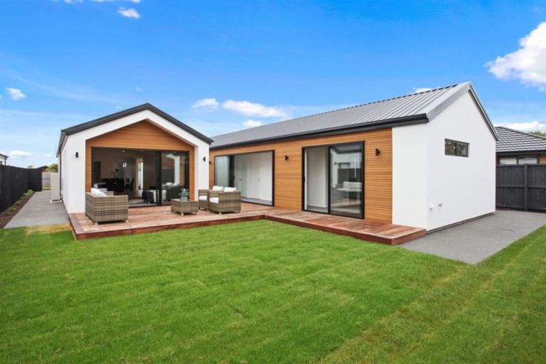Photo of property in 94 Sarabande Avenue, Redwood, Christchurch, 8051