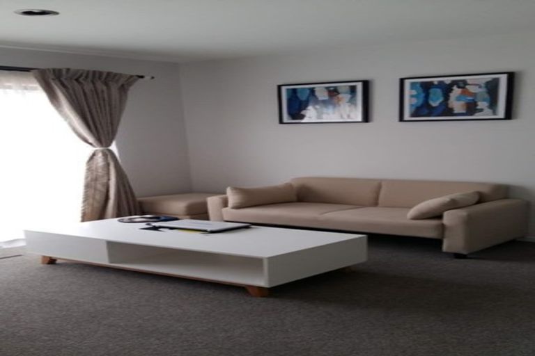 Photo of property in 16 Lomas Way, Albany, Auckland, 0632