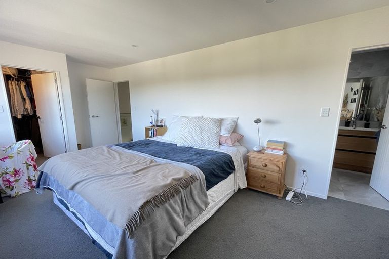 Photo of property in 2/4 Mcquoid Place, Glenfield, Auckland, 0629