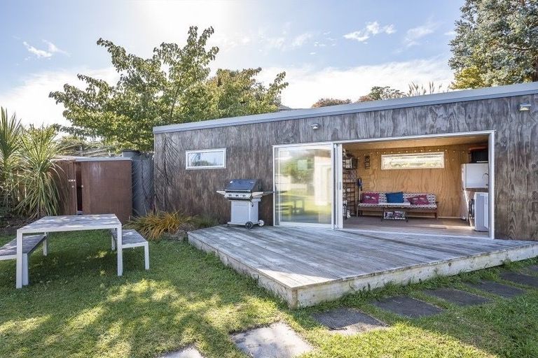 Photo of property in 33a Hicks Crescent, Waikanae Beach, Waikanae, 5036