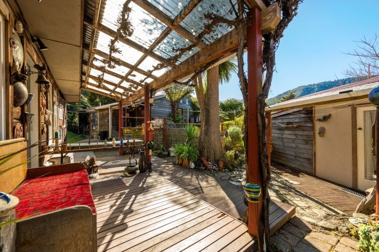 Photo of property in 810a Queen Charlotte Drive, Havelock, 7281