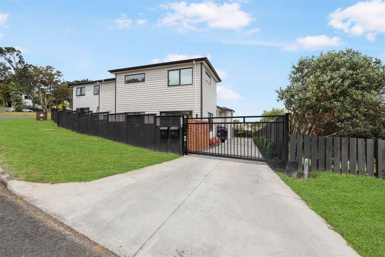 Photo of property in 5b Woodhouse Place, West Harbour, Auckland, 0618