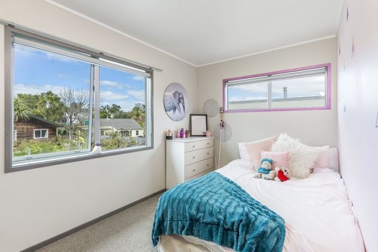 Photo of property in 24 Springtime Crescent, Stanmore Bay, Whangaparaoa, 0932