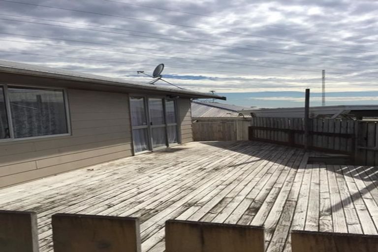 Photo of property in 1/24a Waimumu Road, Massey, Auckland, 0614