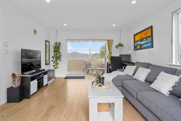 Photo of property in 236 Whitney Street, Blockhouse Bay, Auckland, 0600