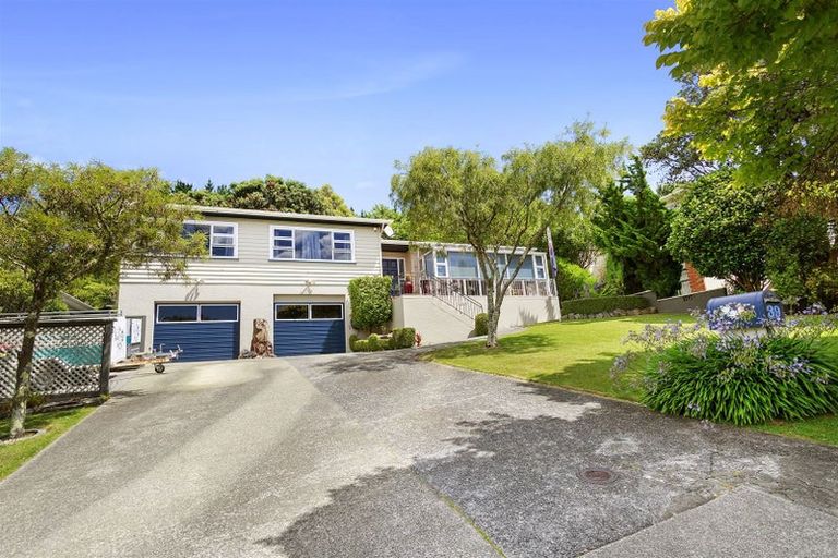 Photo of property in 39 Sunrise Boulevard, Tawa, Wellington, 5028