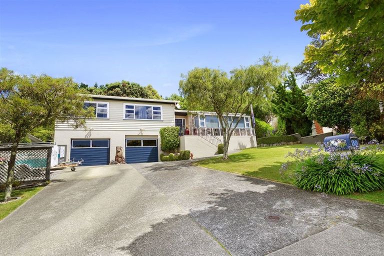 Photo of property in 39 Sunrise Boulevard, Tawa, Wellington, 5028