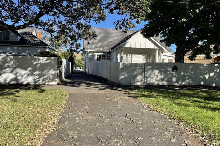 Photo of property in 7 Aratonga Avenue, Greenlane, Auckland, 1051