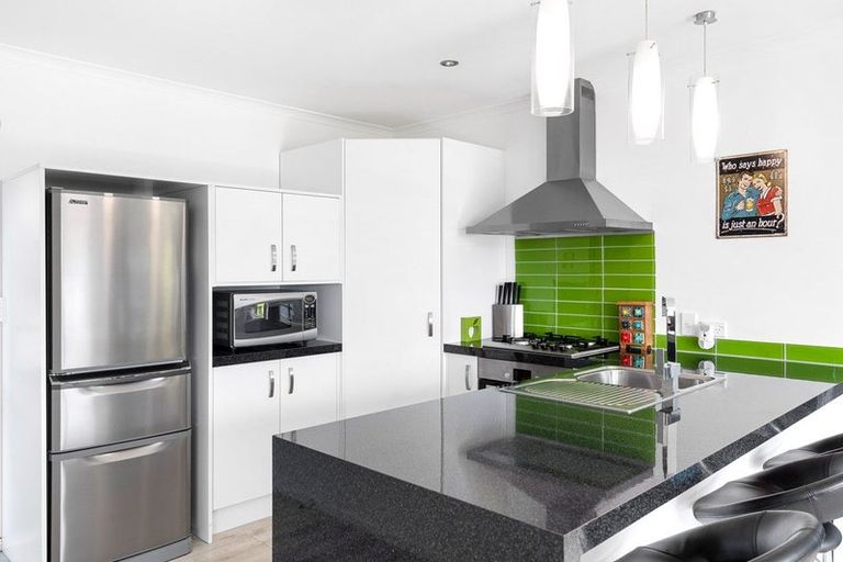 Photo of property in 1 Maple Lane, Martinborough, 5711