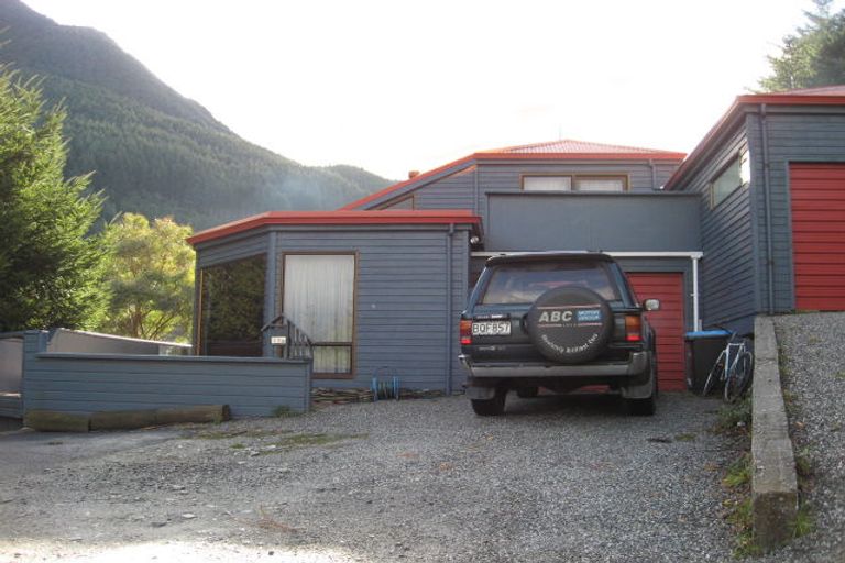 Photo of property in 11b Mackinnon Terrace, Sunshine Bay, Queenstown, 9300