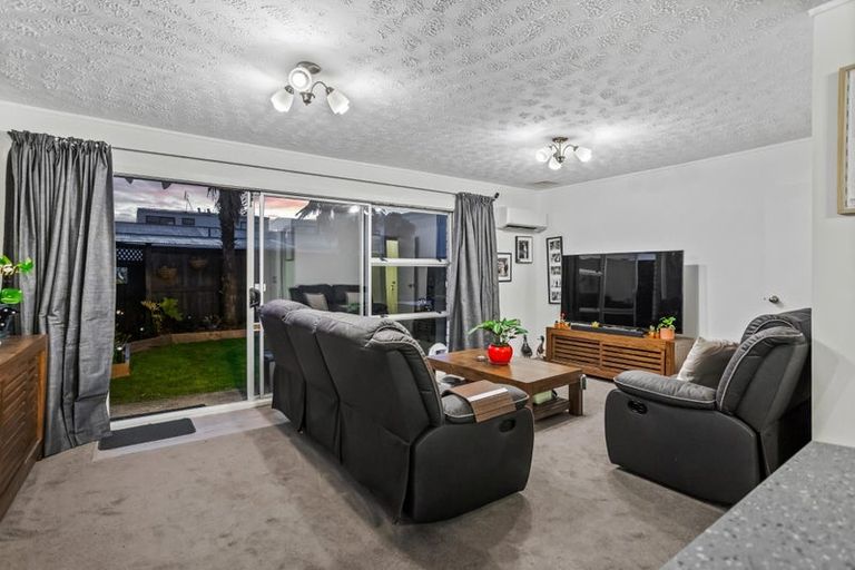 Photo of property in 3/29 Garelja Road, Henderson, Auckland, 0612