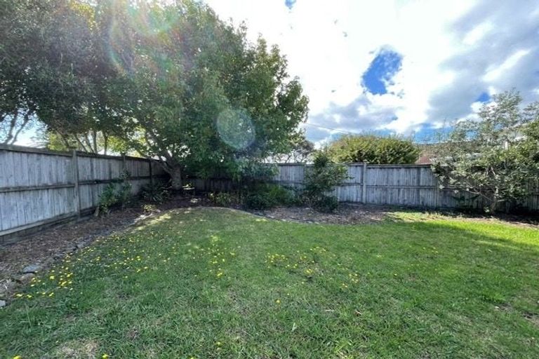 Photo of property in 23 Tobruk Crescent, Milford, Auckland, 0620