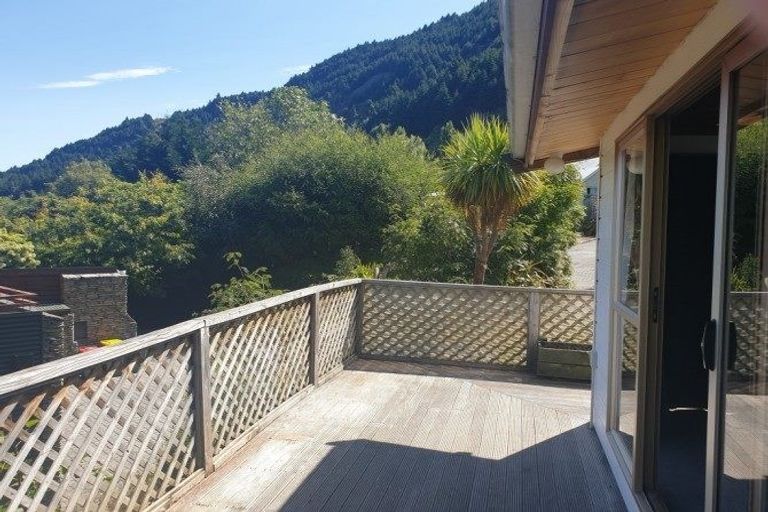 Photo of property in 8 Evergreen Place, Sunshine Bay, Queenstown, 9300
