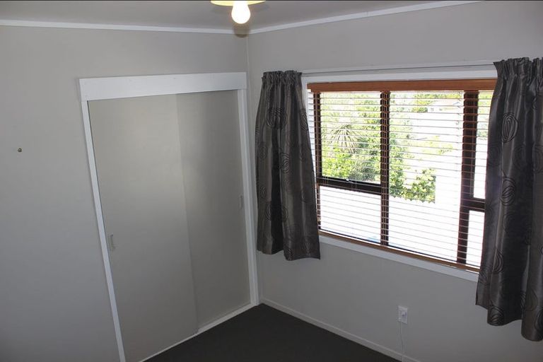 Photo of property in 2/13 Mona Vale, West Harbour, Auckland, 0618