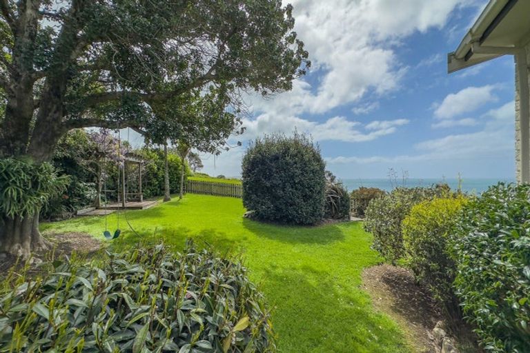 Photo of property in 107 Howard Road, Orere Point, Papakura, 2585