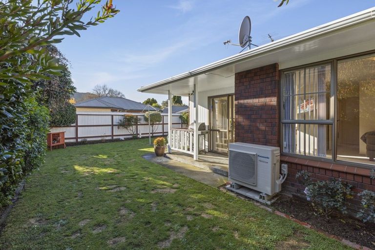 Photo of property in 2/59 Kowhai Avenue, Ebdentown, Upper Hutt, 5018