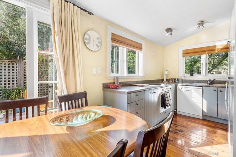 Photo of property in 106 Jellicoe Street, Martinborough, 5711