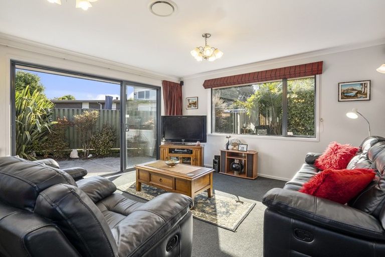 Photo of property in 12 Adrien Way, Awapuni, Palmerston North, 4412