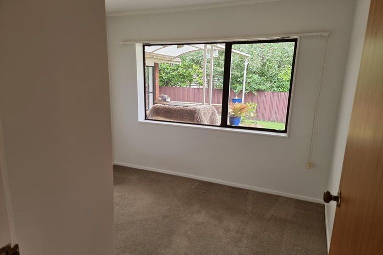 Photo of property in 57 Dalwhinnie Parade, Highland Park, Auckland, 2010