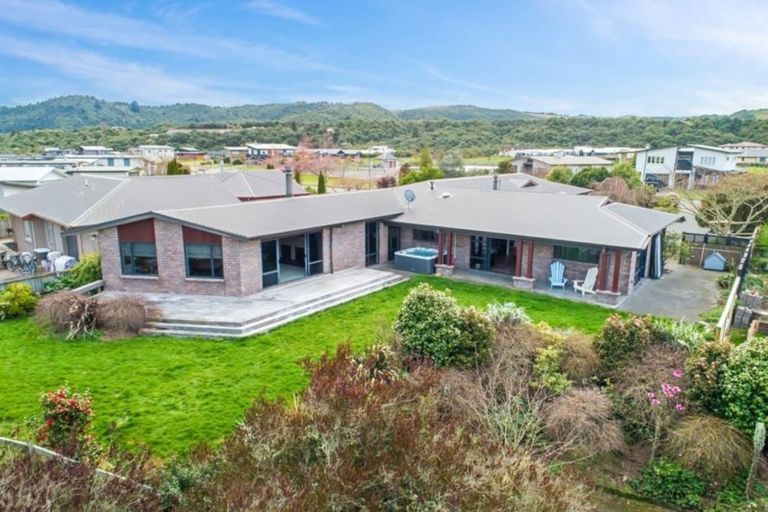 Photo of property in 141 Lisland Drive, Kinloch, Taupo, 3377