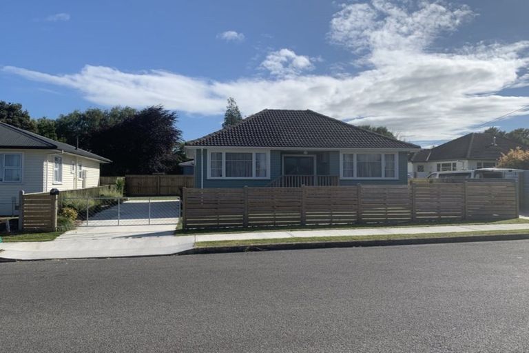 Photo of property in 18 Gordon Place, Levin, 5510