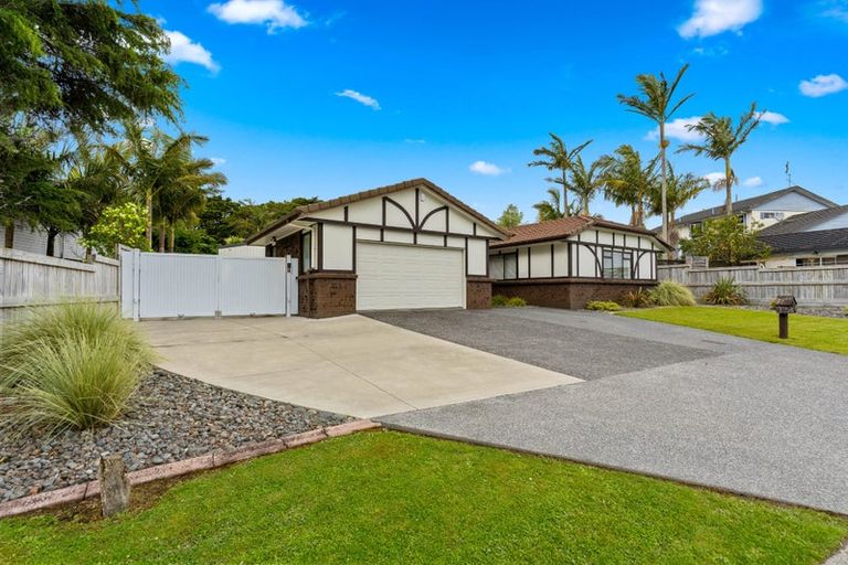 Photo of property in 15 Charles Prevost Drive, The Gardens, Auckland, 2105
