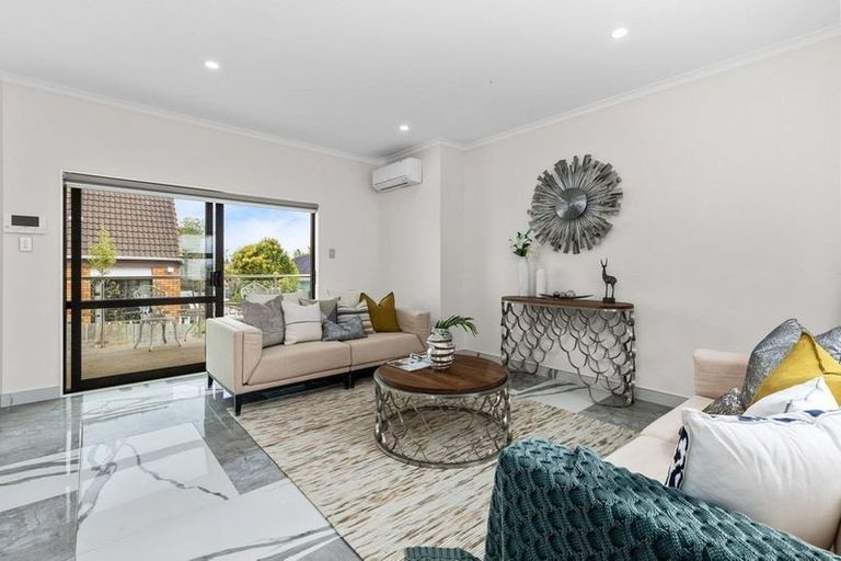 Photo of property in 4225b Great North Road, Glendene, Auckland, 0602