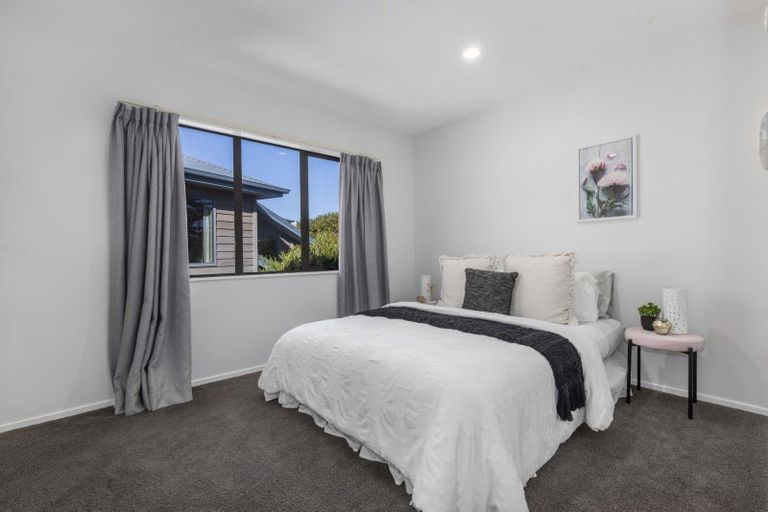 Photo of property in 2b Observatory Close, Whitby, Porirua, 5024