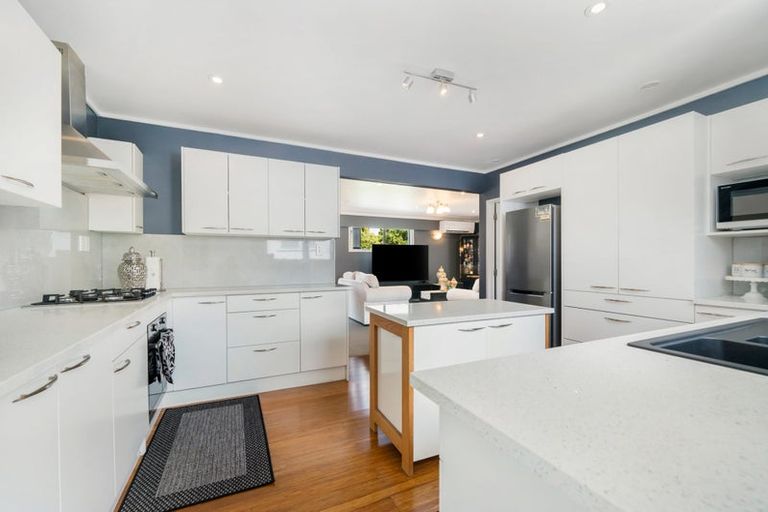 Photo of property in 25 Birdwood Road, Swanson, Auckland, 0612