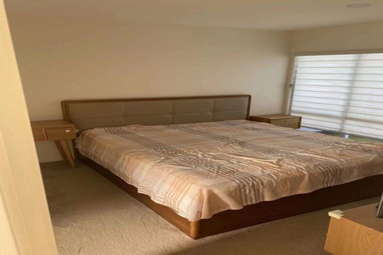 Photo of property in 107 Luckens Road, West Harbour, Auckland, 0618