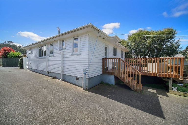 Photo of property in 35 Woodside Road, Massey, Auckland, 0614