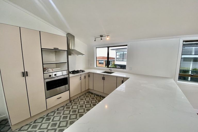Photo of property in 85 Pupuke Road, Northcote, Auckland, 0627