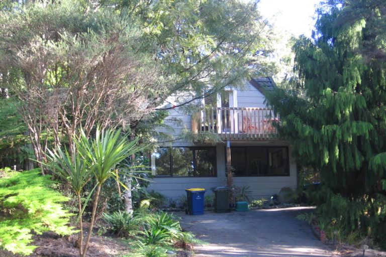 Photo of property in 3 Kaurimu Rise, Titirangi, Auckland, 0604