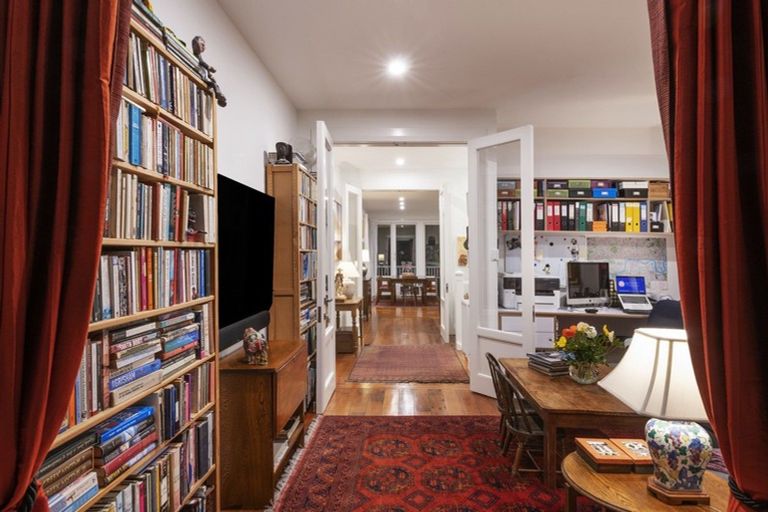 Photo of property in 19 Lower North Terrace, Kelburn, Wellington, 6012