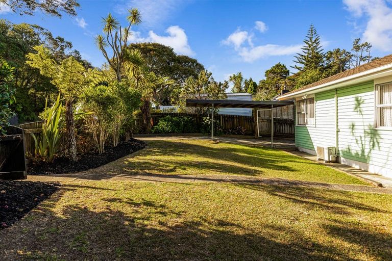 Photo of property in 18 Paewai Road, Glen Eden, Auckland, 0602
