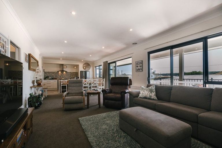 Photo of property in 50a Pratt Avenue, Foxton Beach, Foxton, 4815