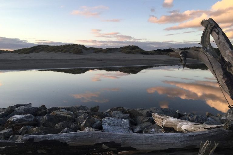 Photo of property in 7 Strathnaver Drive, Waikawa Beach, Manakau, 5573