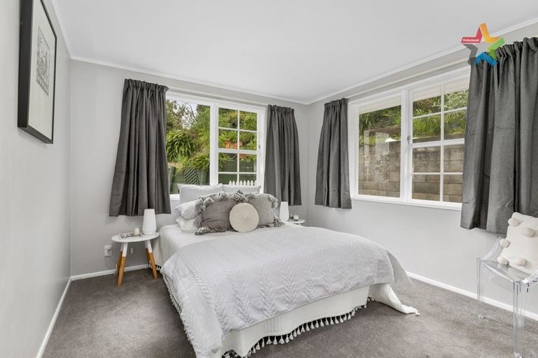 Photo of property in 1/22 Dowse Drive, Maungaraki, Lower Hutt, 5010