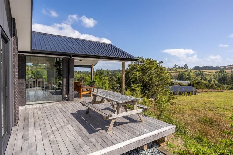 Photo of property in 1056 Peak Road, Helensville, 0875