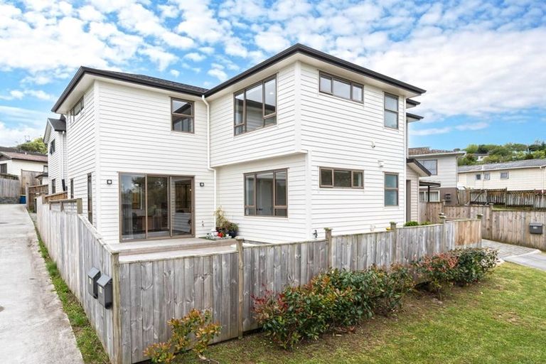 Photo of property in 6a St Catherine Crescent, West Harbour, Auckland, 0618