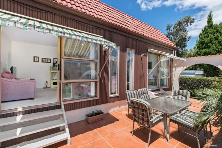 Photo of property in 1/89 Moore Street, Hillcrest, Auckland, 0627