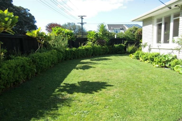 Photo of property in 50 Victoria Road, New Plymouth, 4310