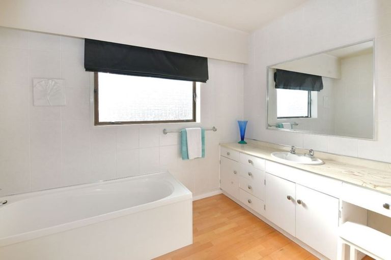 Photo of property in 3 Elgin Place, Red Beach, 0932