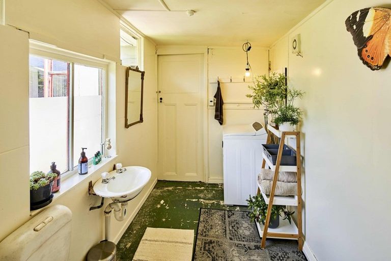 Photo of property in 16a Rhodes Street, Newtown, Wellington, 6021