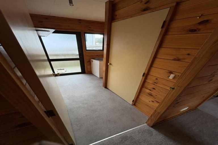 Photo of property in 8a Matai Road, Stanmore Bay, Whangaparaoa, 0932