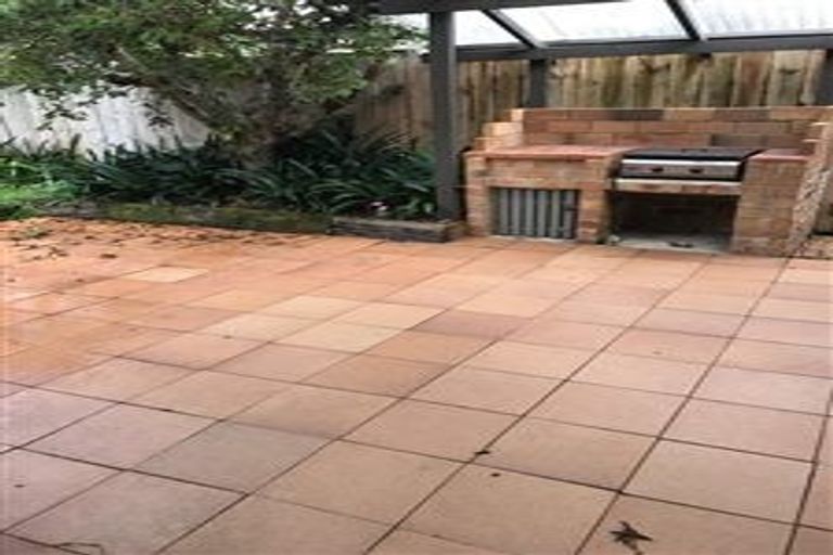 Photo of property in 9 Marina View Drive, West Harbour, Auckland, 0618